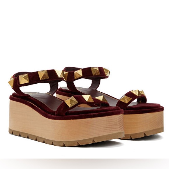 Very exclusive  Valentino Platform. Burgundy the Pantone of this year - Picture 2 of 4